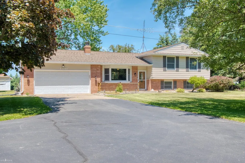 1300 W Hibbard Road Owosso Charter Township MI 48867
