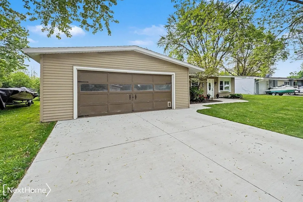 6183 Springdale Boulevard Grand Blanc Charter Township MI 48439