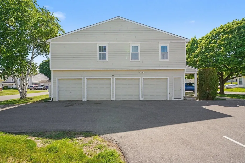 39762 Village Wood Circle Novi City MI 48375