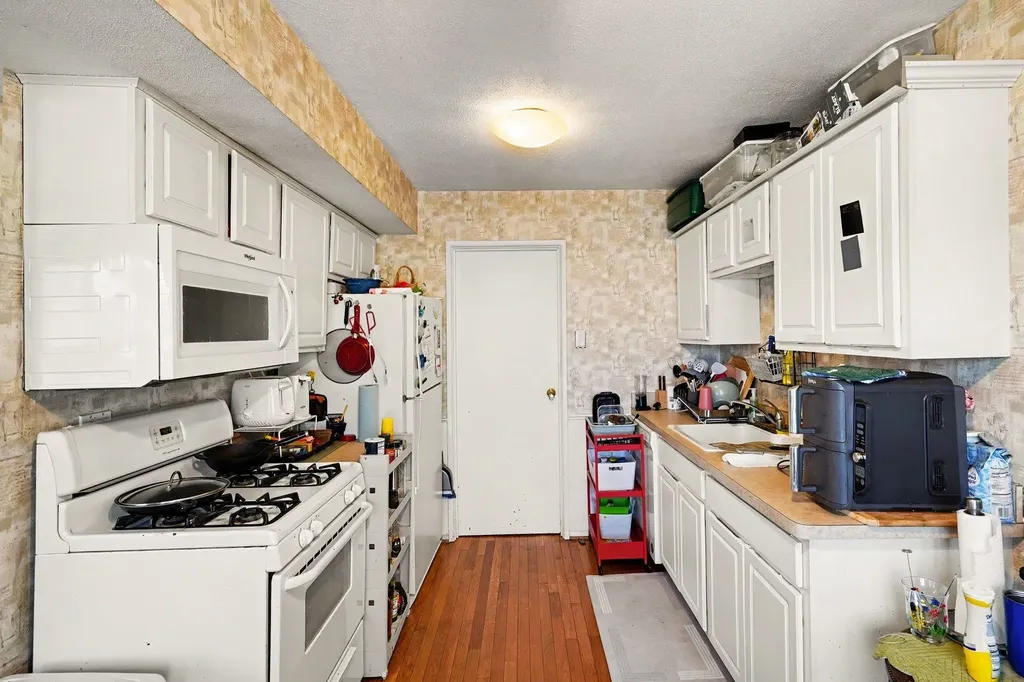 39762 Village Wood Circle Novi City MI 48375
