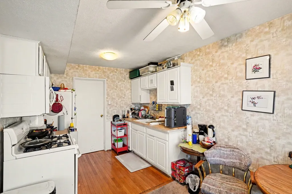 39762 Village Wood Circle Novi City MI 48375