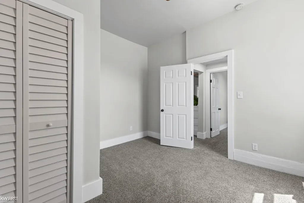 190 S Lynn Avenue Waterford Charter Township MI 48328