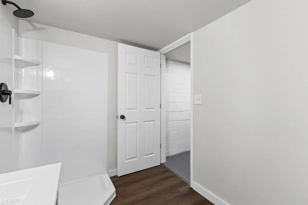 190 S Lynn Avenue Waterford Charter Township MI 48328