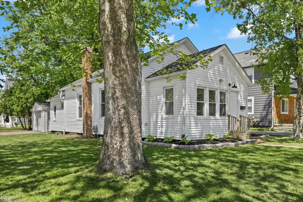 190 S Lynn Avenue Waterford Charter Township MI 48328