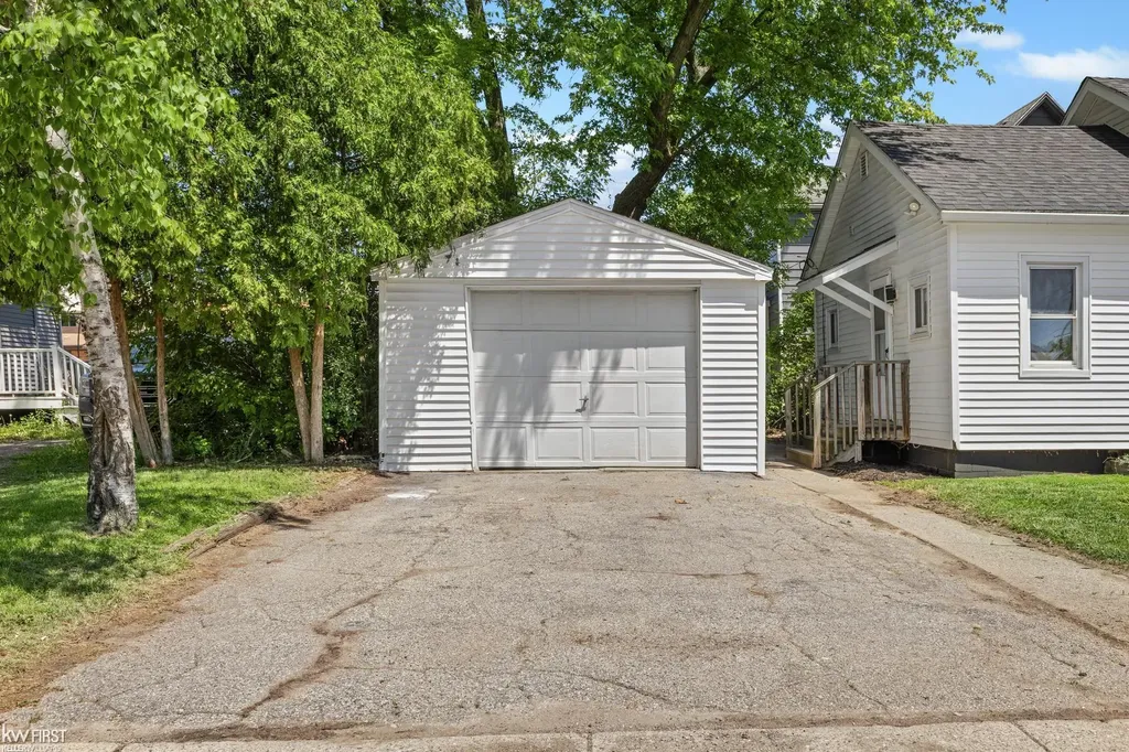 190 S Lynn Avenue Waterford Charter Township MI 48328