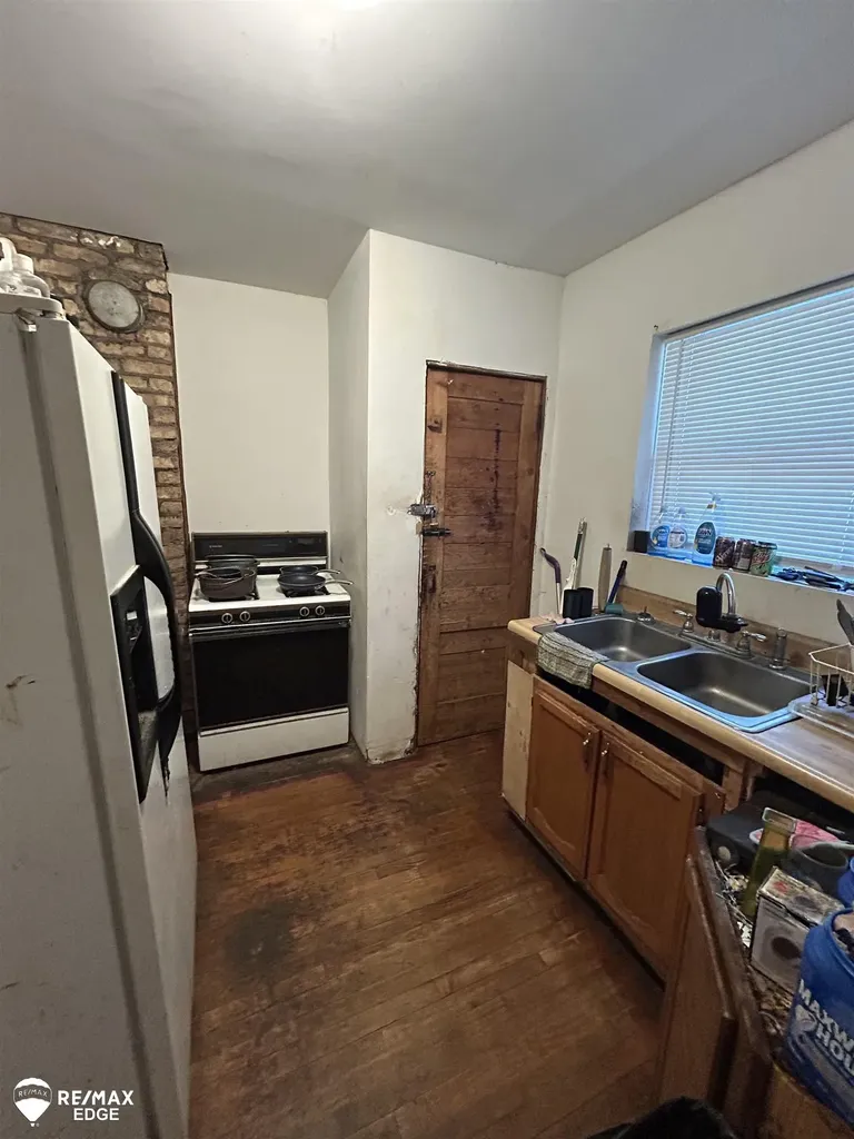 2233 Joliet Street Flint City MI 48504