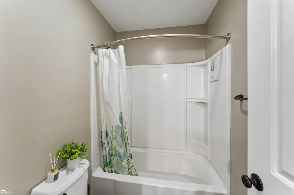 9252 Hidden Oaks Drive Grand Blanc Charter Township MI 48439