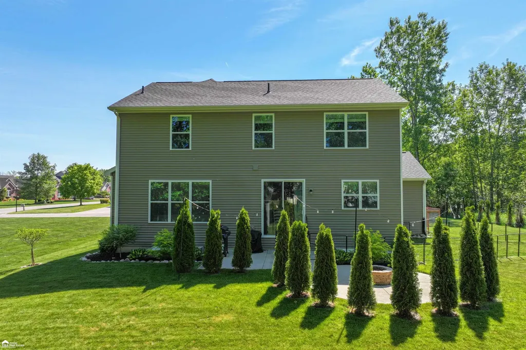 9252 Hidden Oaks Drive Grand Blanc Charter Township MI 48439