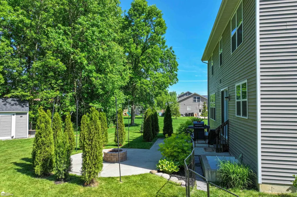9252 Hidden Oaks Drive Grand Blanc Charter Township MI 48439