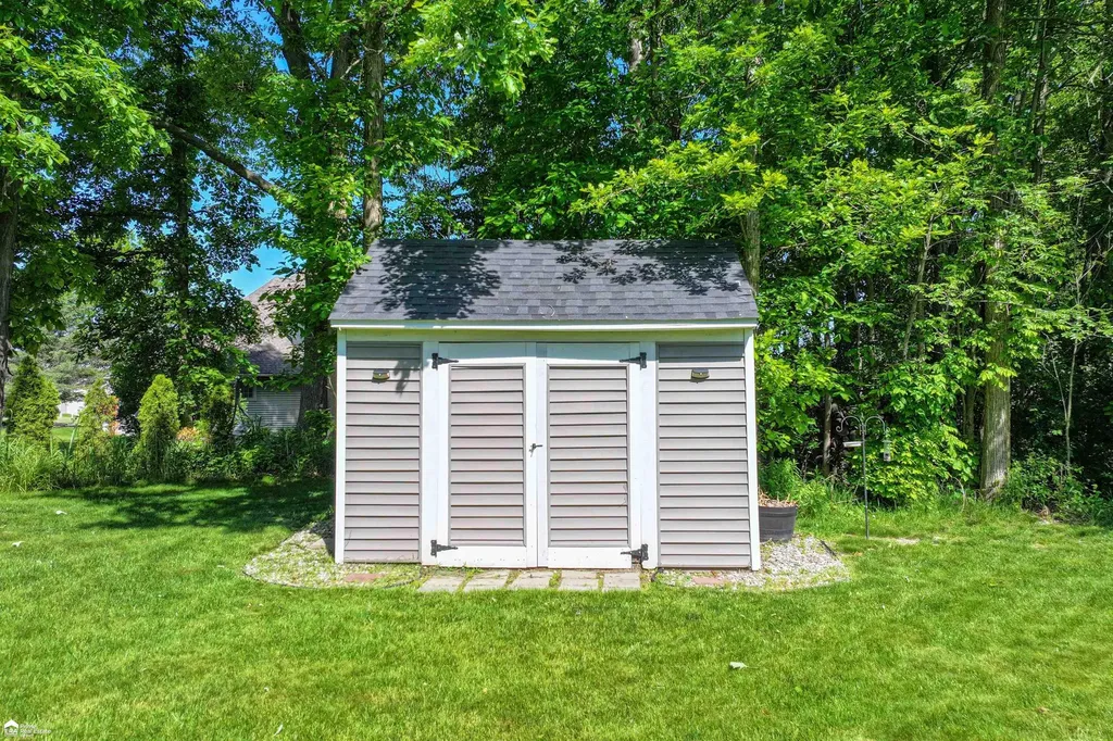 9252 Hidden Oaks Drive Grand Blanc Charter Township MI 48439