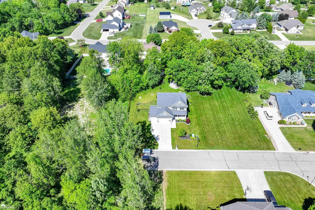 9252 Hidden Oaks Drive Grand Blanc Charter Township MI 48439