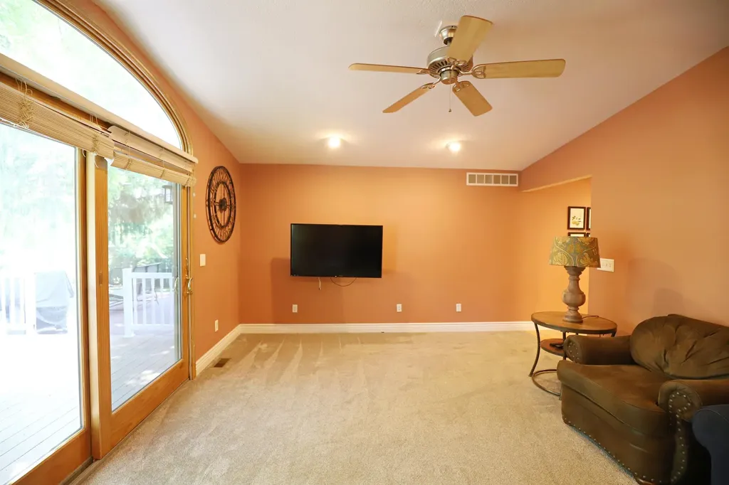 1536 Suzanne Court Flushing City MI 48433