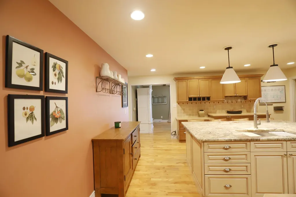 1536 Suzanne Court Flushing City MI 48433