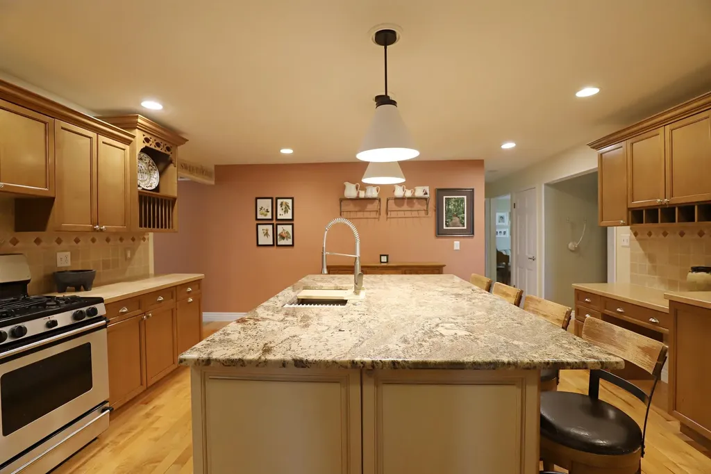 1536 Suzanne Court Flushing City MI 48433