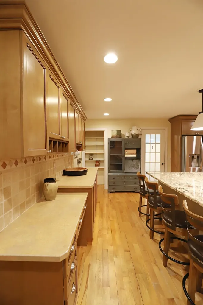 1536 Suzanne Court Flushing City MI 48433
