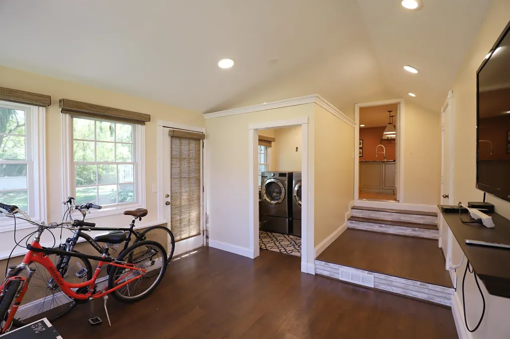 1536 Suzanne Court Flushing City MI 48433