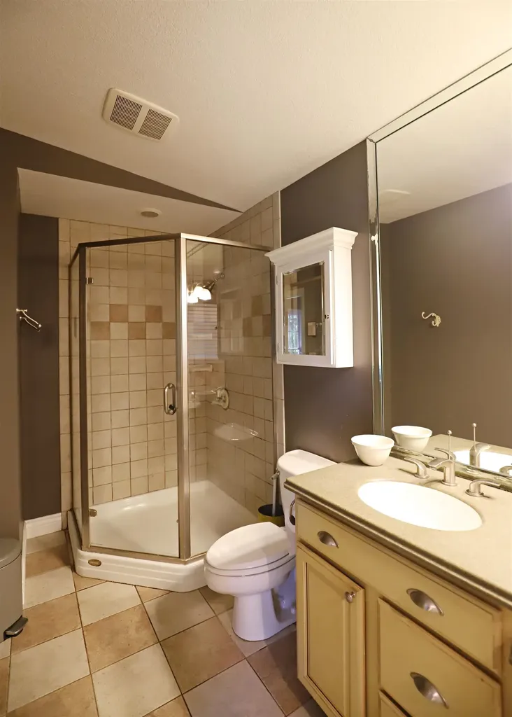 1536 Suzanne Court Flushing City MI 48433