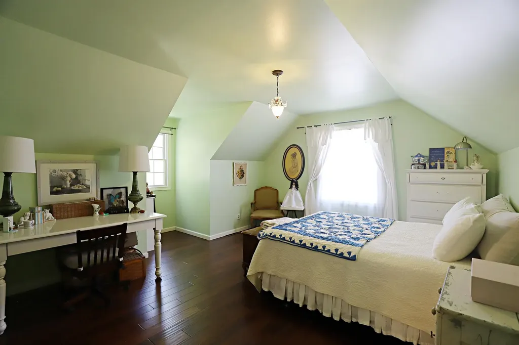 1536 Suzanne Court Flushing City MI 48433