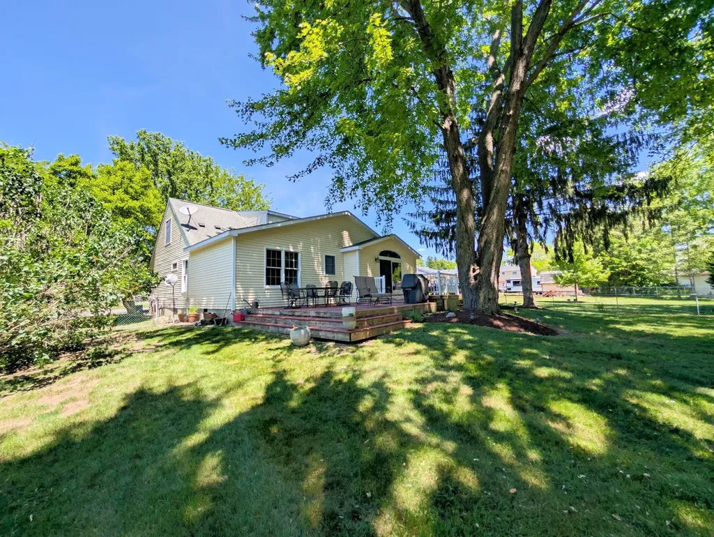 1536 Suzanne Court Flushing City MI 48433