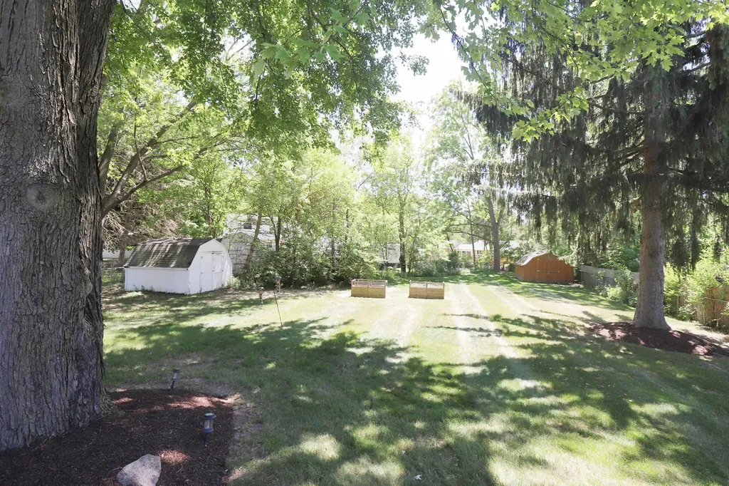 1536 Suzanne Court Flushing City MI 48433