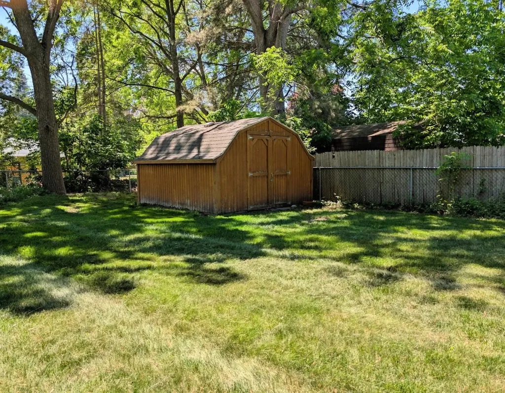 1536 Suzanne Court Flushing City MI 48433