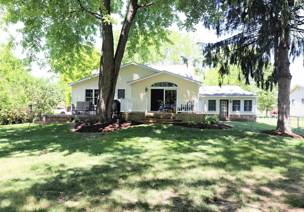 1536 Suzanne Court Flushing City MI 48433