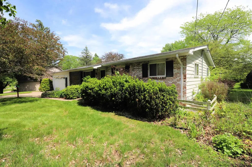 3306 Woodvalley Drive Flushing Charter Township MI 48433