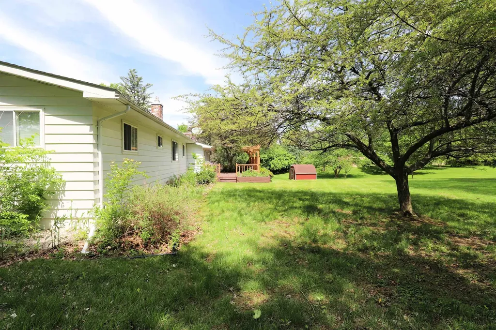 3306 Woodvalley Drive Flushing Charter Township MI 48433