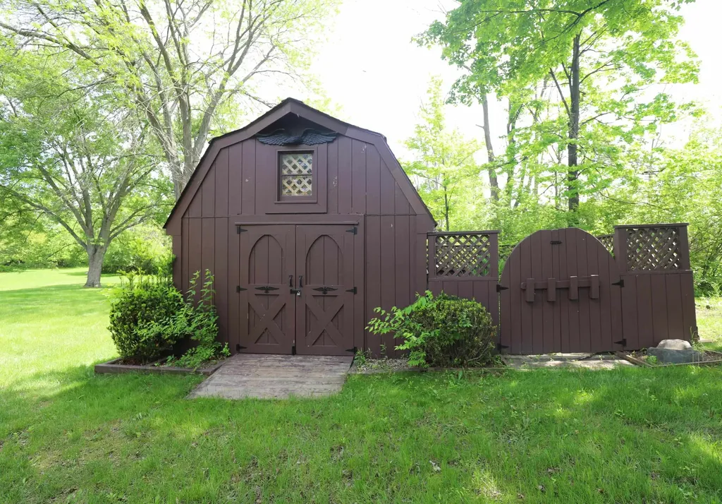3306 Woodvalley Drive Flushing Charter Township MI 48433