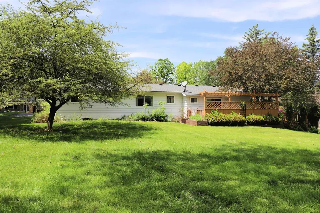 3306 Woodvalley Drive Flushing Charter Township MI 48433
