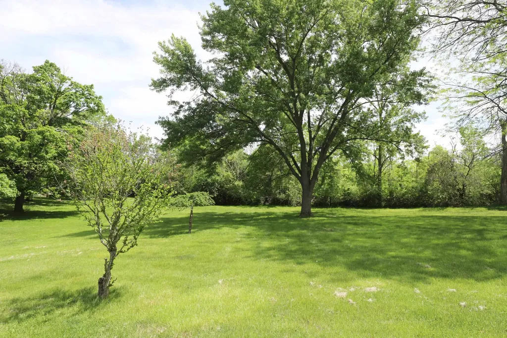 3306 Woodvalley Drive Flushing Charter Township MI 48433