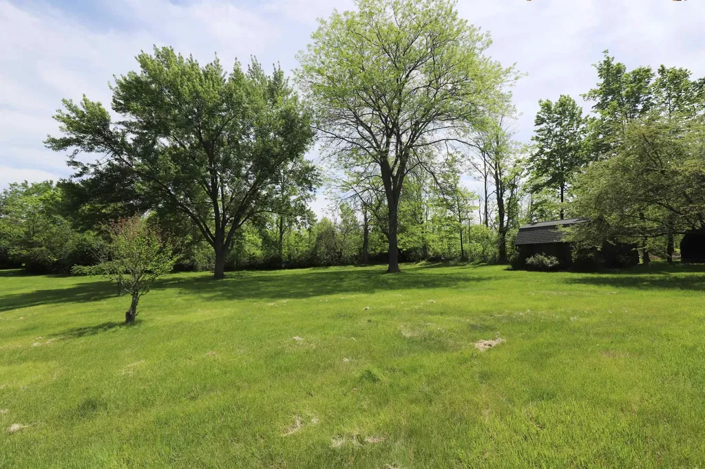 3306 Woodvalley Drive Flushing Charter Township MI 48433