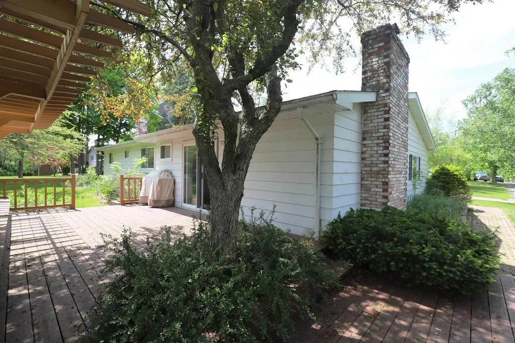 3306 Woodvalley Drive Flushing Charter Township MI 48433