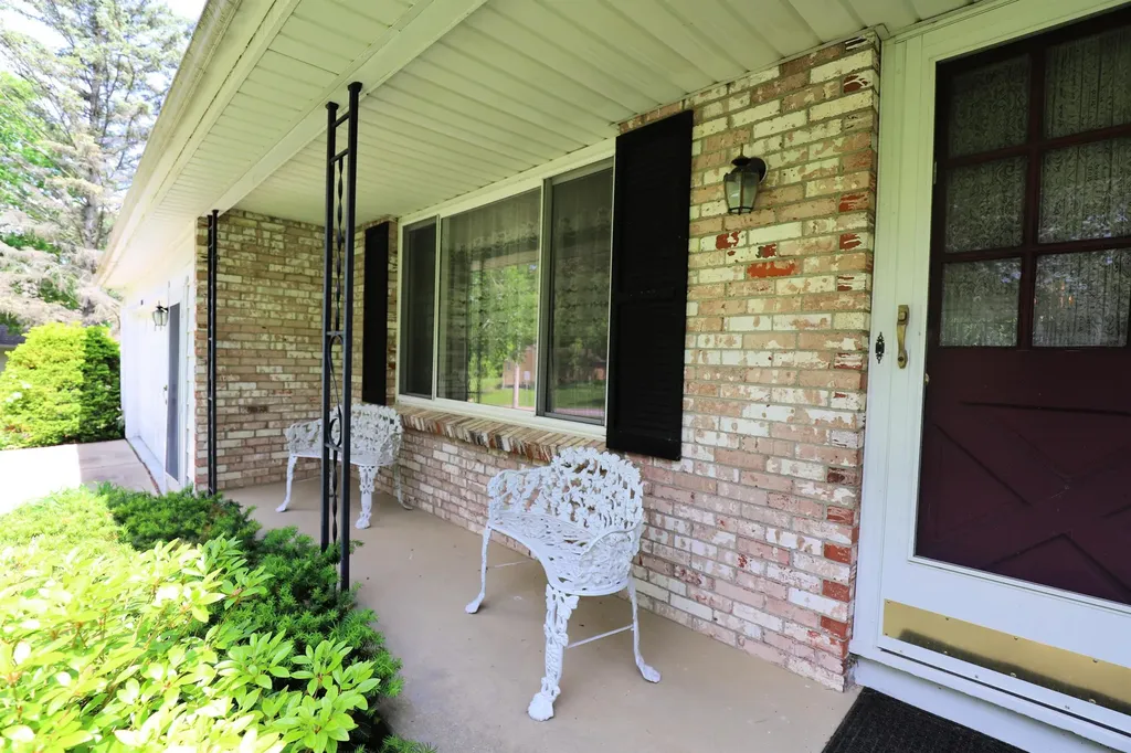 3306 Woodvalley Drive Flushing Charter Township MI 48433