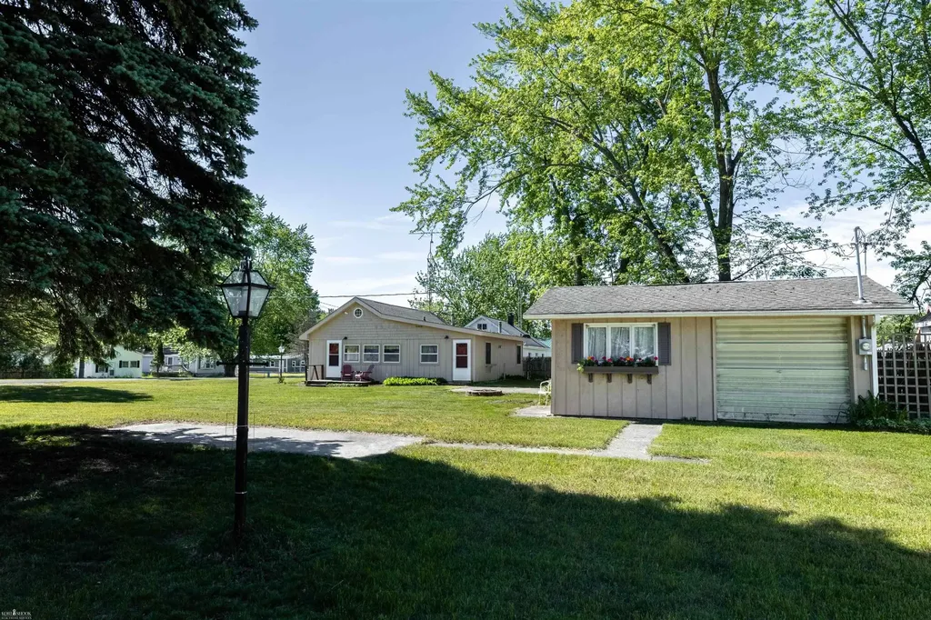 10388 Hunters Trail Garfield Township MI 48632