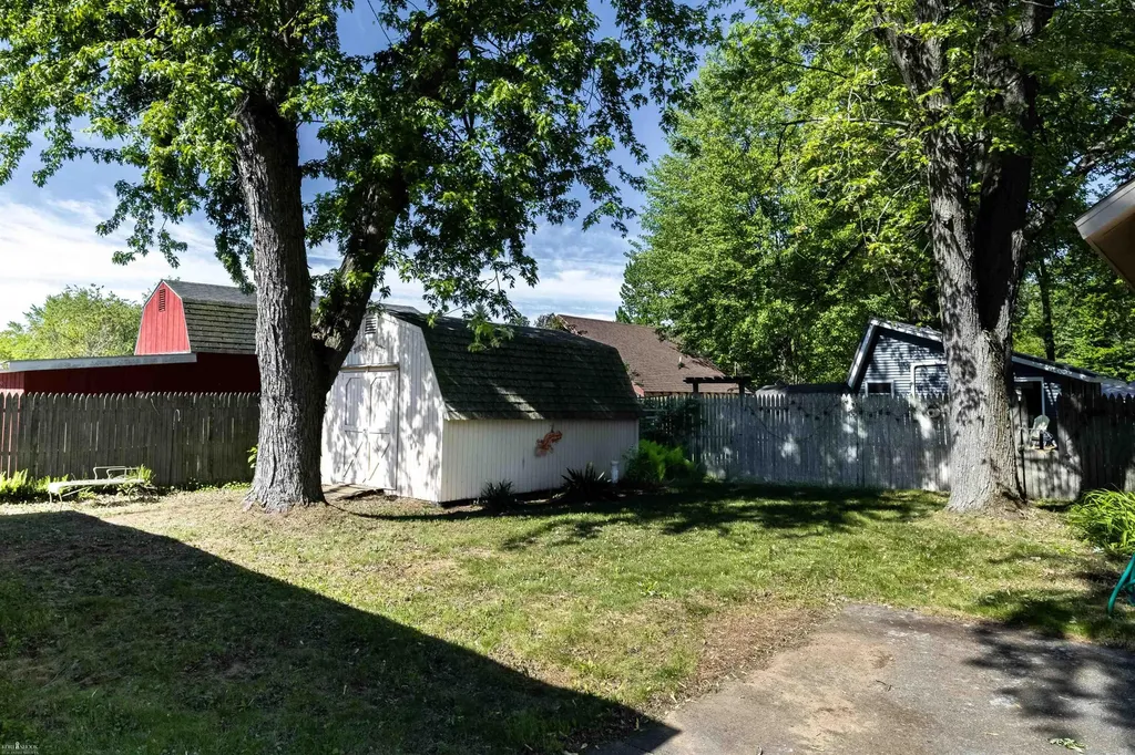 10388 Hunters Trail Garfield Township MI 48632