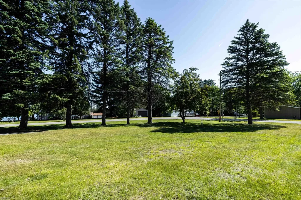 10388 Hunters Trail Garfield Township MI 48632