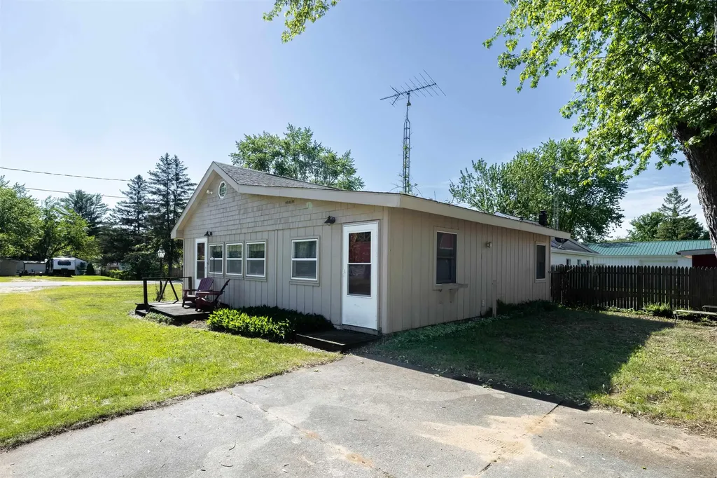 10388 Hunters Trail Garfield Township MI 48632