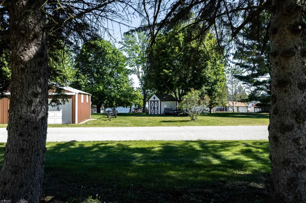 10388 Hunters Trail Garfield Township MI 48632