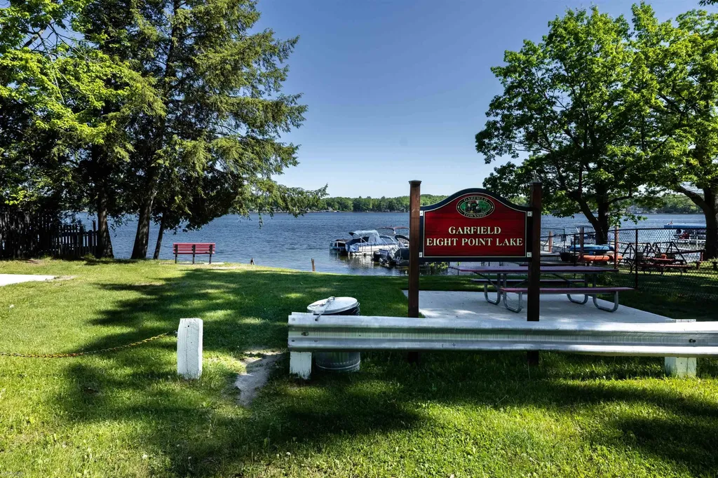 10388 Hunters Trail Garfield Township MI 48632