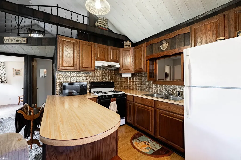 10388 Hunters Trail Garfield Township MI 48632