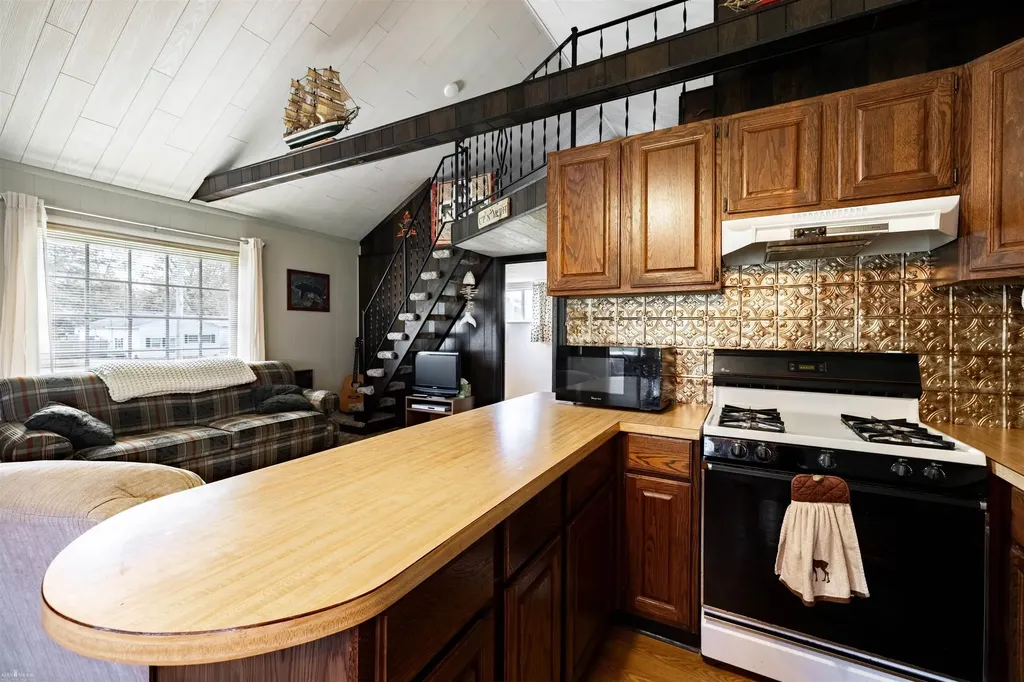 10388 Hunters Trail Garfield Township MI 48632