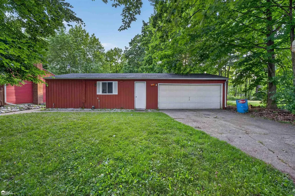 1444 S Genesee Road Burton City MI 48509
