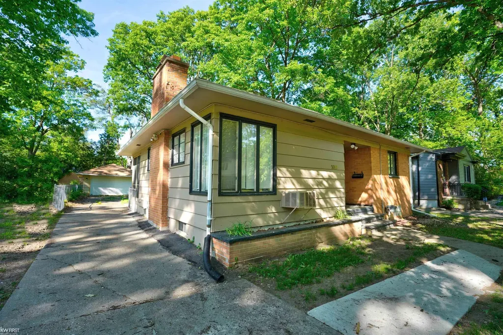 3018 Helber Street Flint City MI 48504