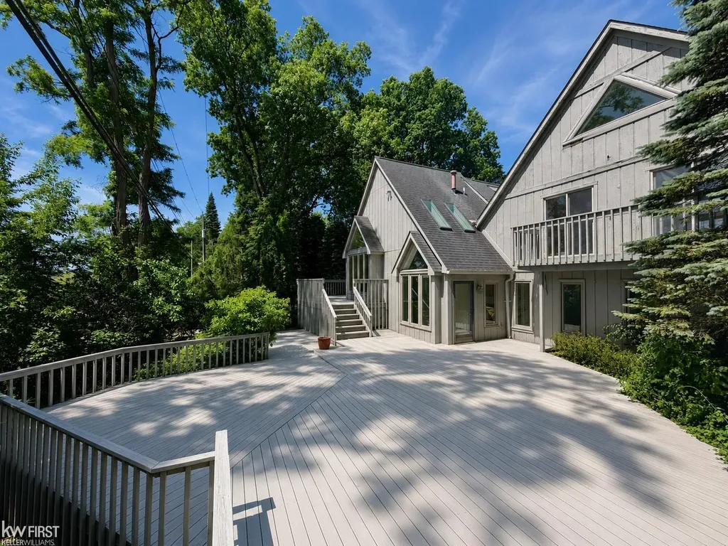 11820 Big Lake Road Springfield Charter Township MI 48350