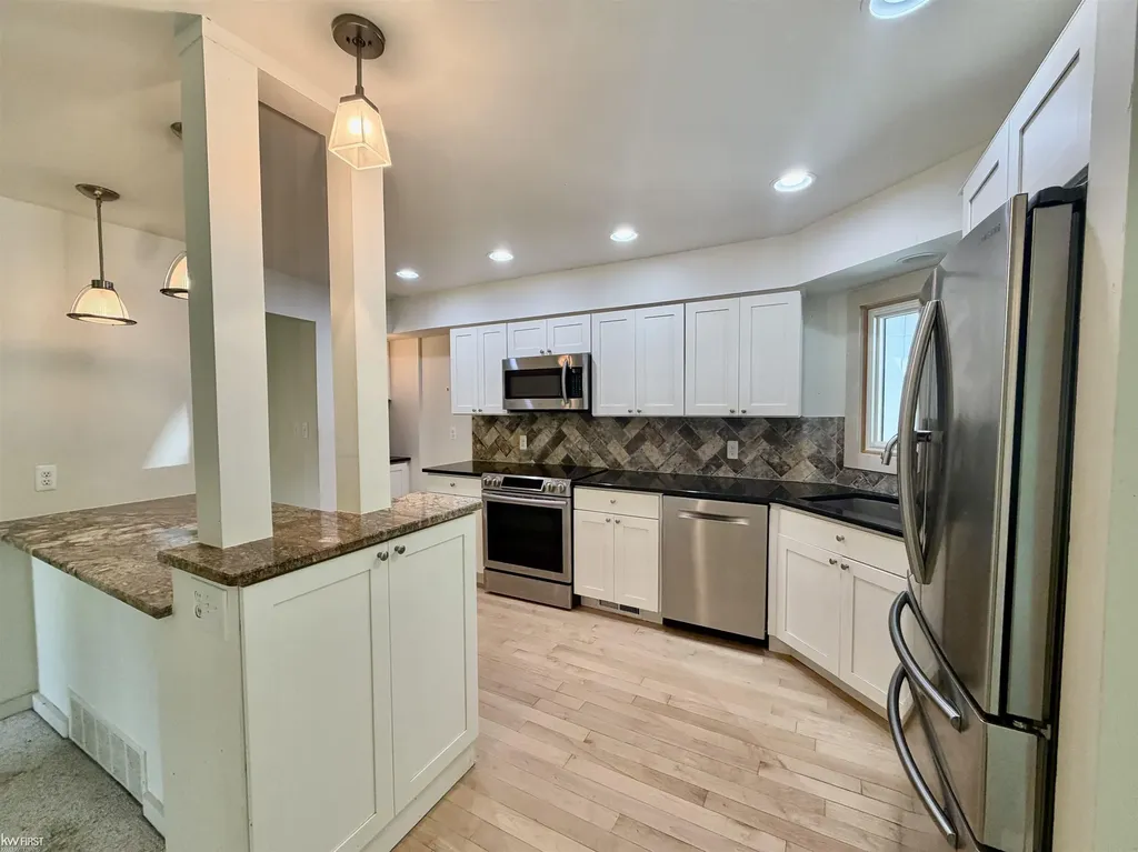 11820 Big Lake Road Springfield Charter Township MI 48350