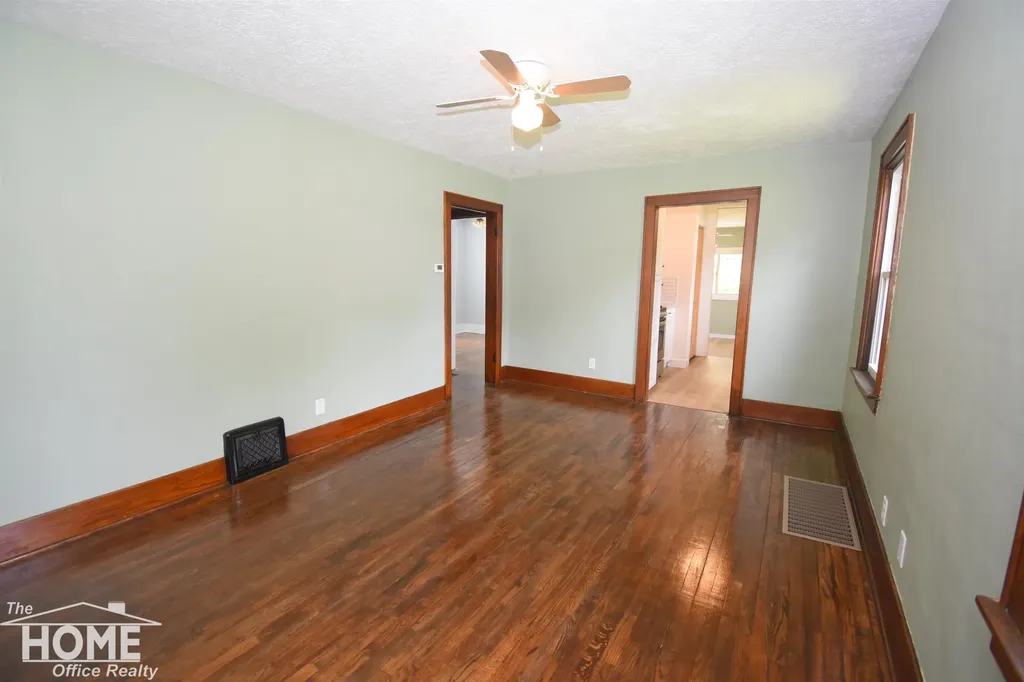 1106 Regent Street Lansing City MI 48912