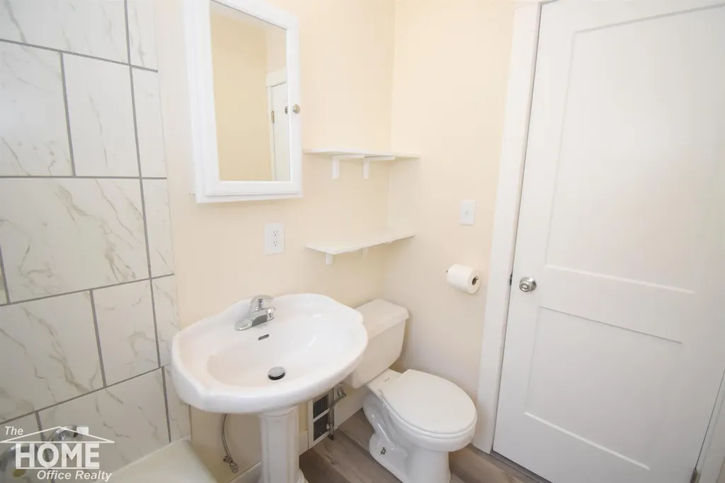 1106 Regent Street Lansing City MI 48912