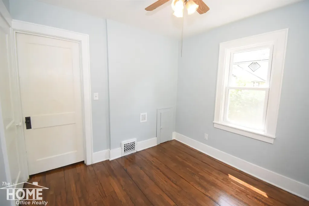 1106 Regent Street Lansing City MI 48912