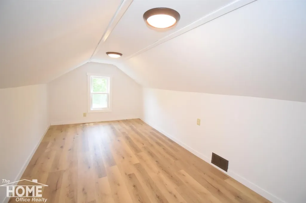 1106 Regent Street Lansing City MI 48912